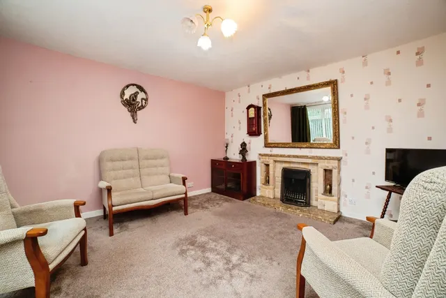 Photo 3 — Dormy Close, Mansfield Woodhouse, Mansfield, Nottinghamshire, NG19