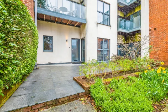 Romilly Crescent, Cardiff, photo 1