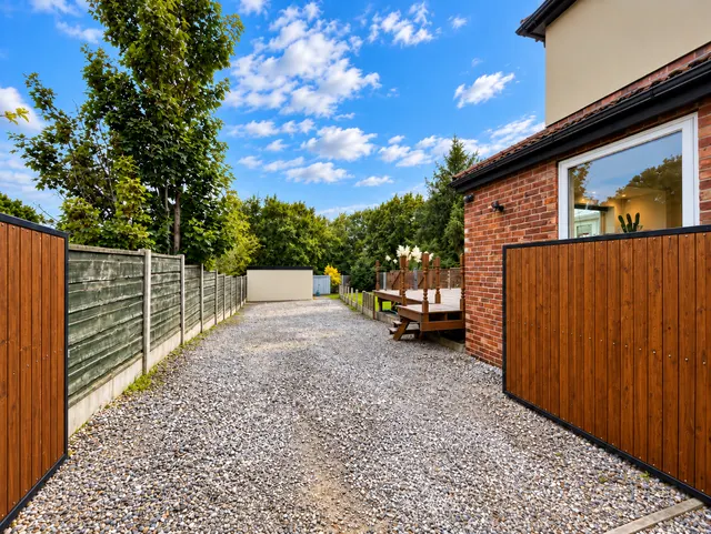 The Broadway, Bredbury, SK6, photo 2