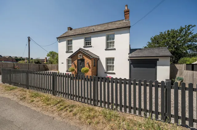 Newell Green, Warfield, Bracknell, Berkshire, RG42 6AB, photo 1