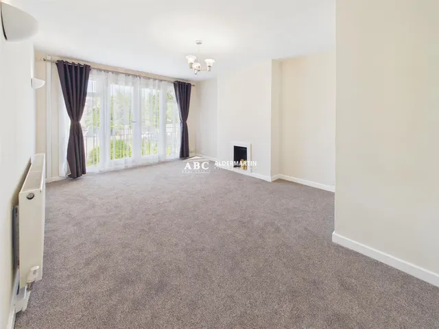 Photo 2 — Twickenham Gardens, Harrow
