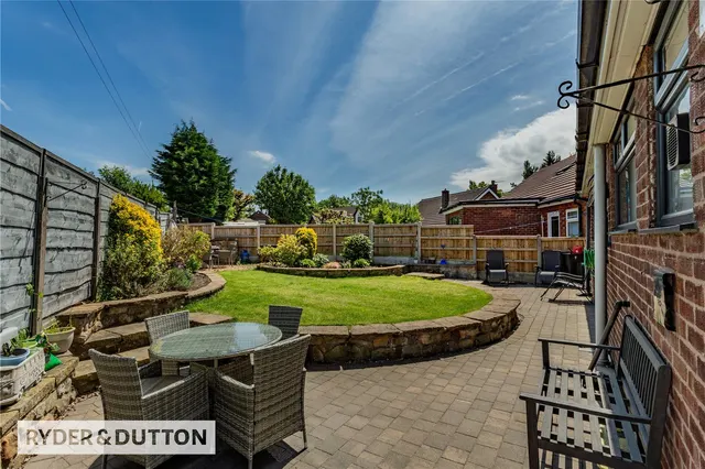 Manor Drive, Royton, OL2, photo 3
