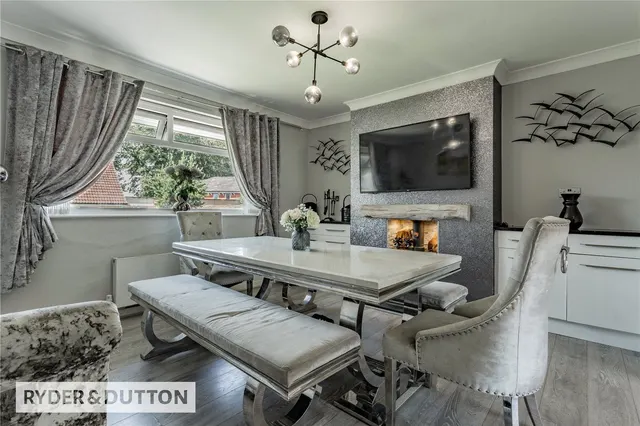 Manor Drive, Royton, OL2, photo 2