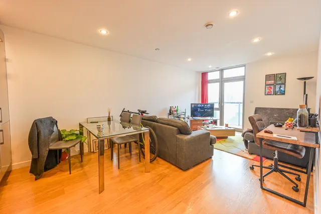 516 Coral Apartments, 6 Salton Square, London, photo 1