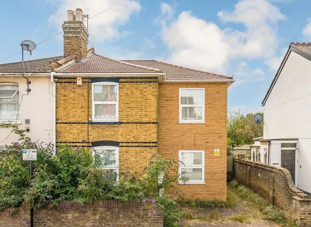 Grove Road, Hounslow, TW3, photo 1