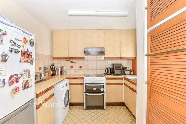 Oak Tree Close, Marden, TN12, photo 3