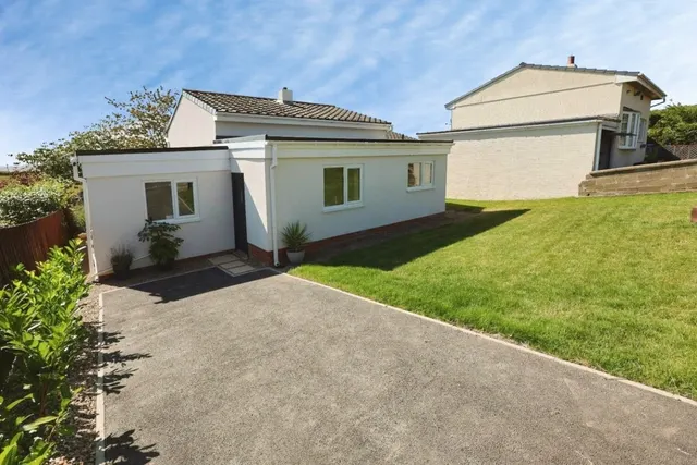 Woodifield Hill, Crook, photo 1