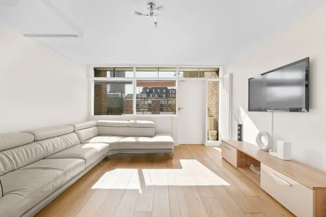 Bayer House, Golden Lane Estate, EC1Y, photo 1
