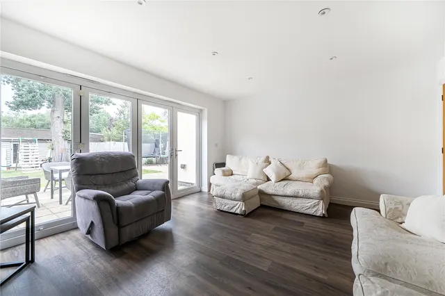 Photo 3 — Alexander Close, Finchampstead, Wokingham, Berkshire, RG40 3GB