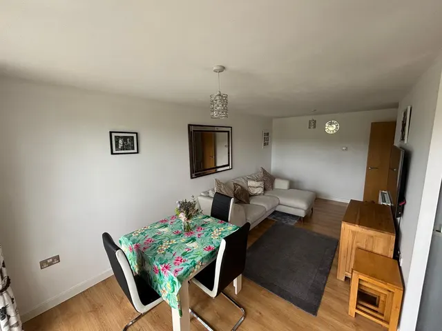 St. Hughs Avenue, High Wycombe, HP13, photo 2