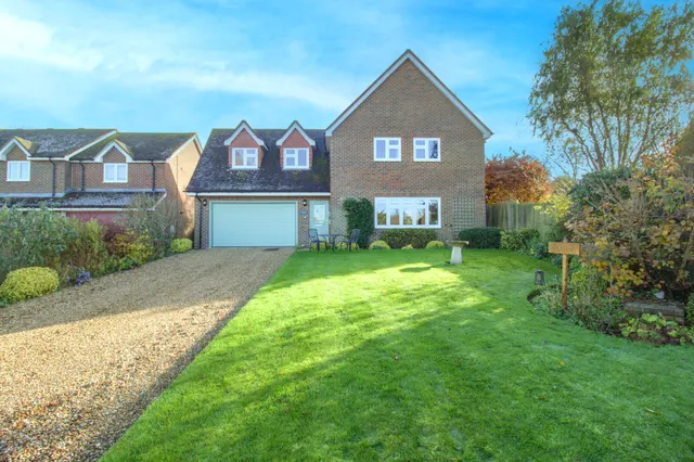 Foxup Alton Road, South Warnborough, Hook, RG29 1RP, photo 1