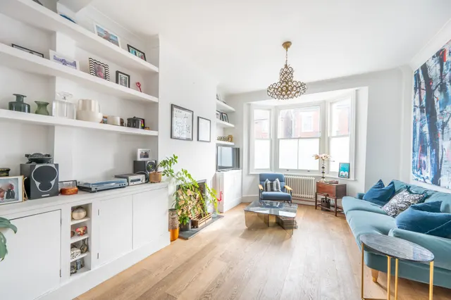 Photo 3 — 33 Greyhound Road, London