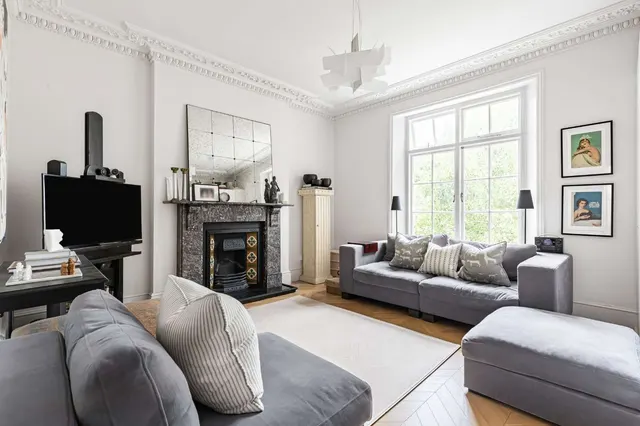 Photo 2 — Sheen Road, Richmond, TW9 1UU