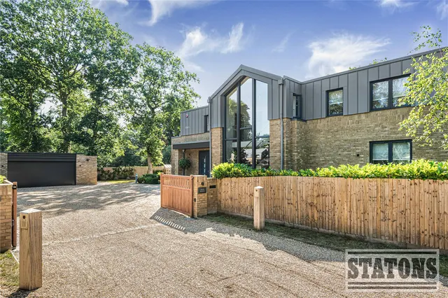 High Road, Essendon, Hatfield, Hertfordshire, AL9 6HP, photo 1