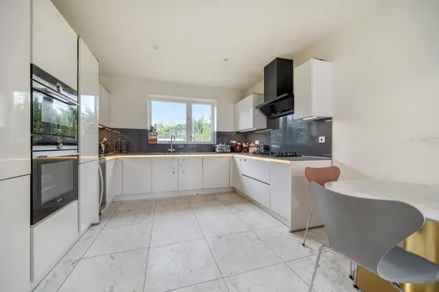 Well Grove, Whetstone, N20, photo 3