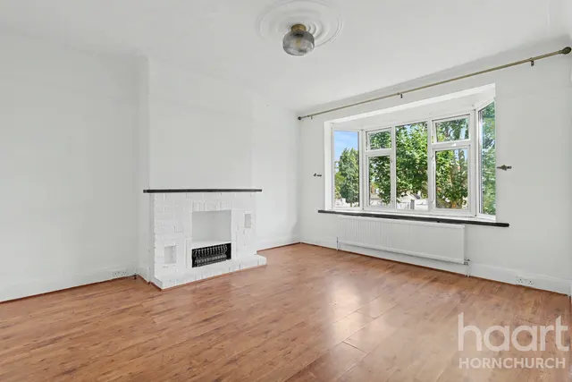 Wingletye Lane, Hornchurch, RM11, photo 1
