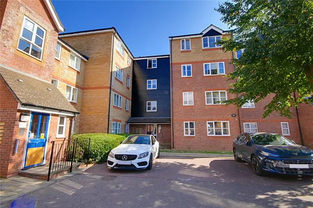Sten Close, Enfield, EN3, photo 1