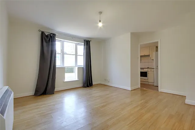 Sten Close, Enfield, EN3, photo 2