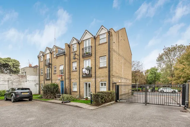 Garratt Lane, Earlsfield, SW17, photo 2