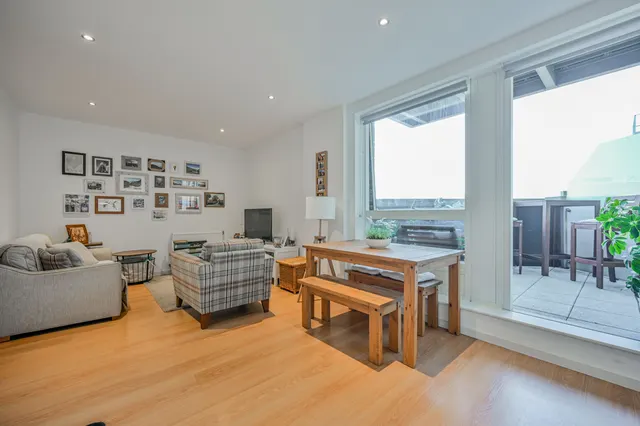Photo 2 — Flat 43, Candish Court, Miles Road, London