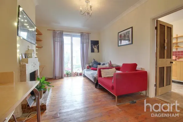 Bennetts Castle Lane, Dagenham, RM8, photo 2