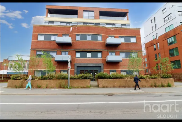 Bath Road, Slough, SL1, photo 1