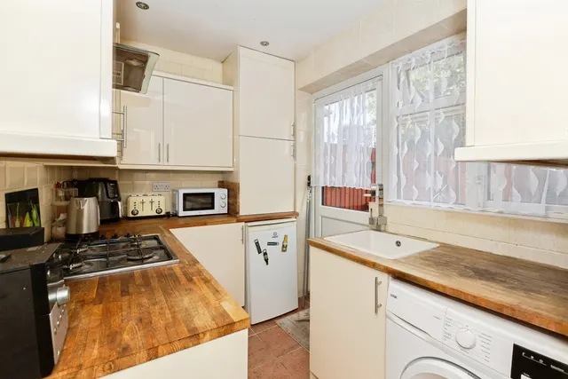 Photo 3 — Whiting Avenue, Barking, IG11