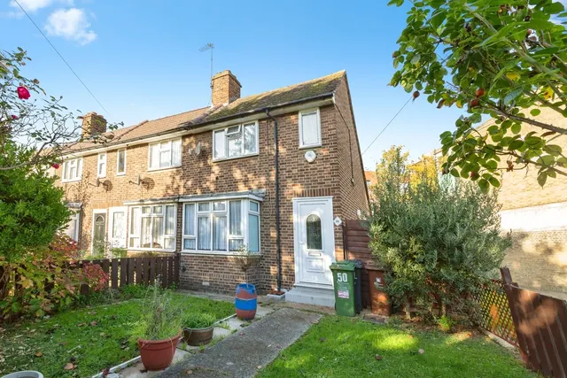 Photo 2 — Whiting Avenue, Barking, IG11
