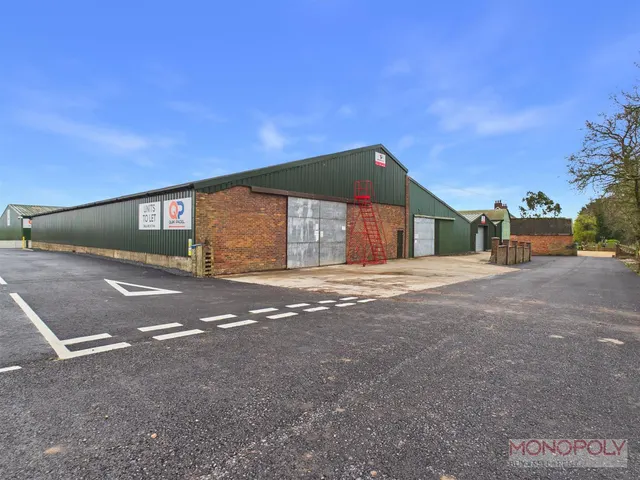 Cloverdale Alkington Road, Whitchurch, SY13, photo 1