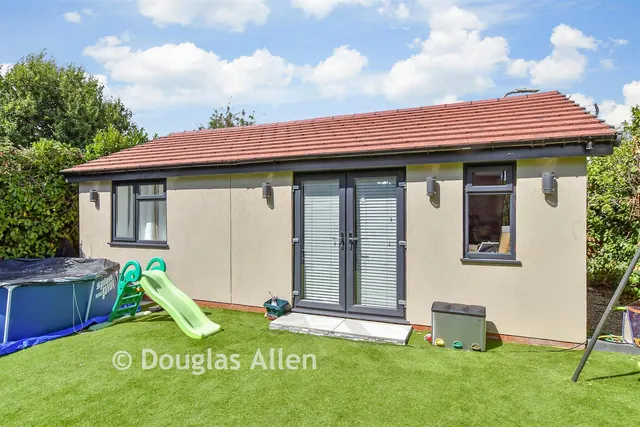 Wick Beech Avenue, Wickford, SS11, photo 2