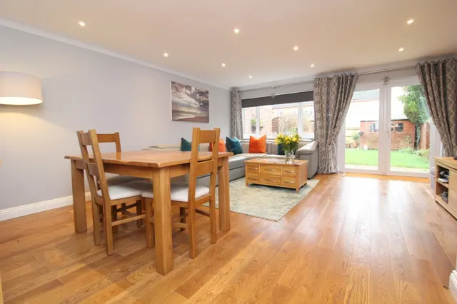 Tanglyn Avenue, Shepperton, photo 2