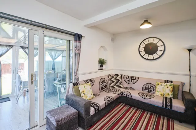 Denton Grove, Stechford, B33, photo 3