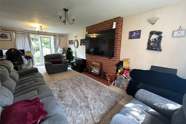 Photo 2 — Beck Gardens, Farnham, Surrey, GU9 0SE