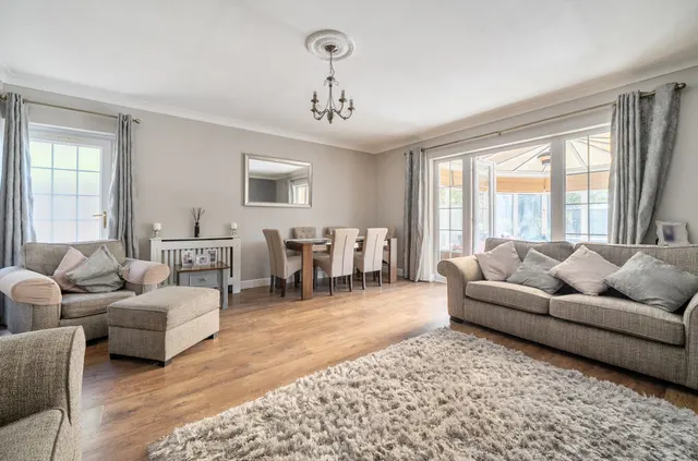 Photo 3 — Terrace Road South, Binfield, Bracknell, Berkshire, RG42 4DH