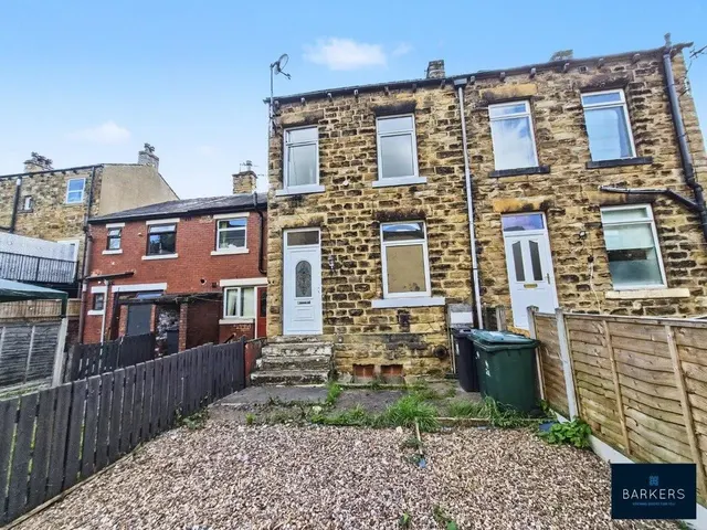 Victoria Street Birstall, Batley WF17 9ET, photo 1