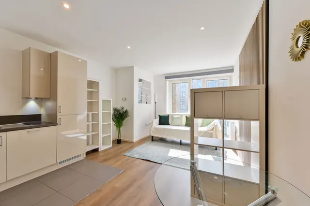 Photo 2 — 7 Jasmine House, Battersea Reach, Juniper Drive, London