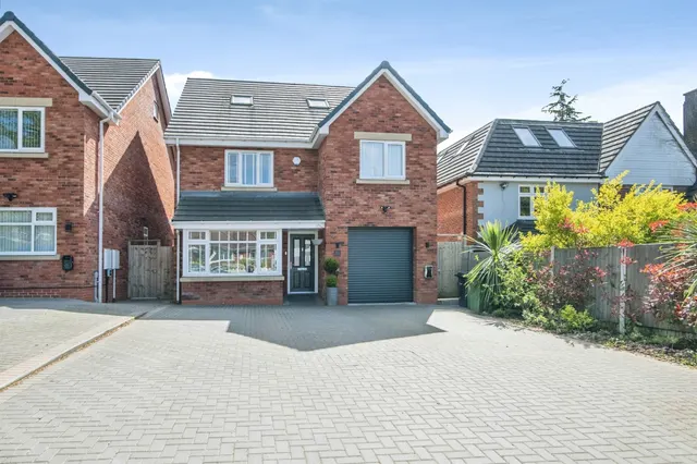 Castle Road West, OLDBURY, photo 1