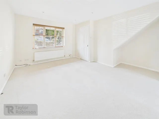 Goddard Close, Maidenbower, RH10, photo 2