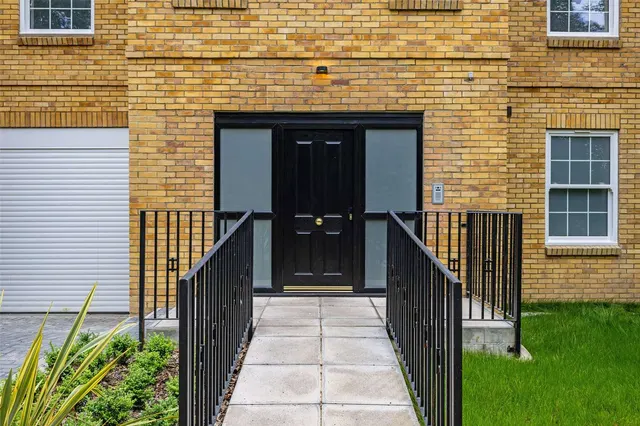 Photo 2 — Green Lane, Cobham, Surrey, KT11 2NN