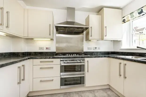 Studley Road, London, SW4, photo 1