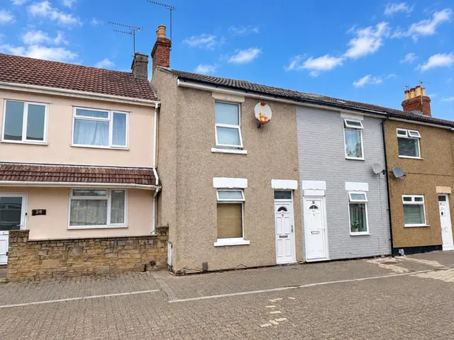 2 bedroom house, Percy Street, Swindon