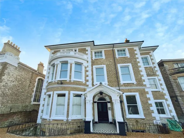 East Hill Road, Ryde, PO33, photo 1