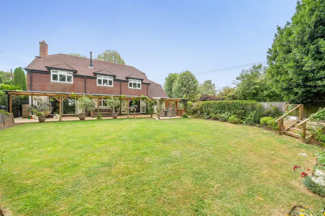 Photo 2 — Lees Hill House Lees Hill, South Warnborough, Hook, RG29 1RQ