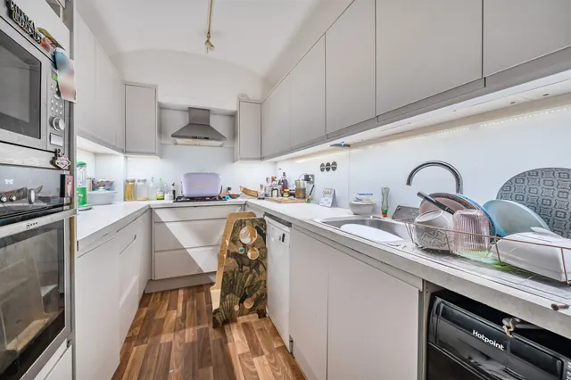 Royal Drive, London, N11, photo 2