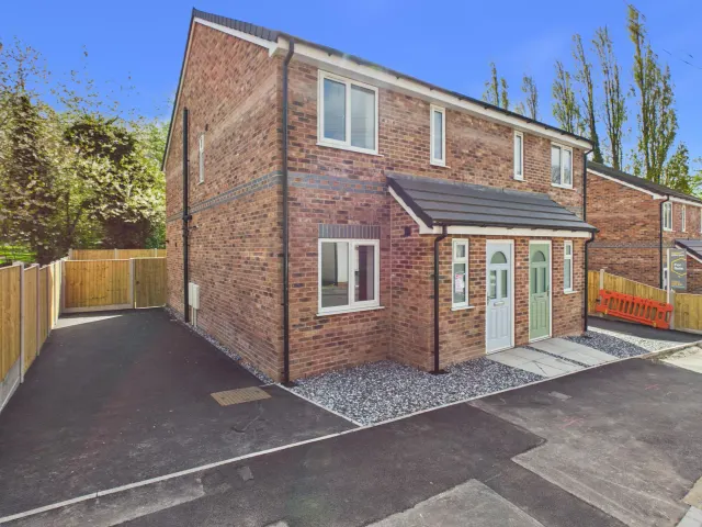 Walthall Street, Crewe, photo 1