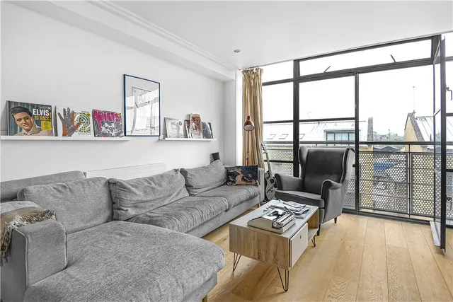 Town Meadow, Brentford, TW8, photo 1