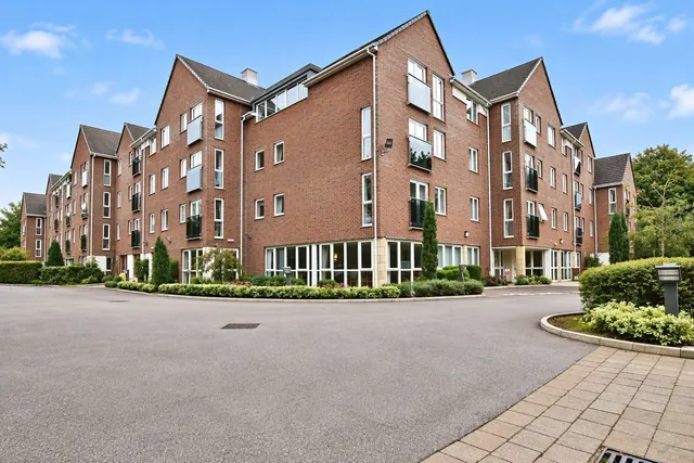 Station Approach, Cheadle Hulme, SK8, photo 1