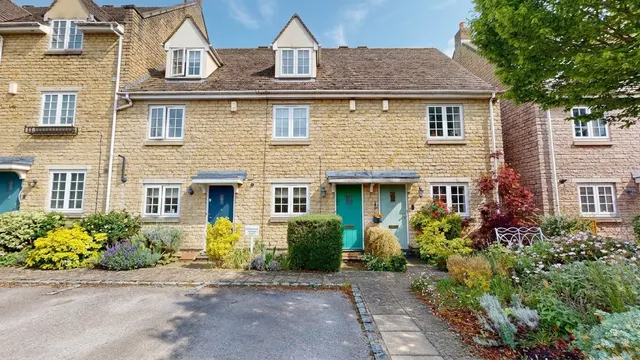 Swan Court, Witney, OX28, photo 1