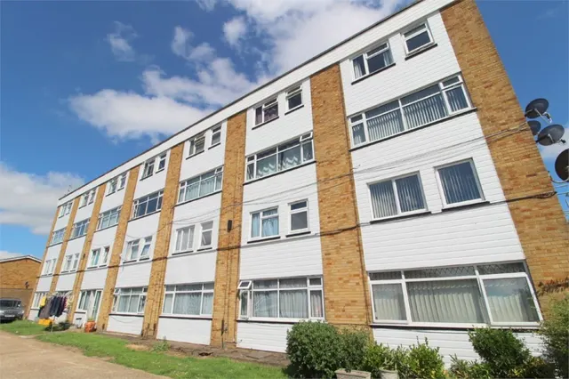 Percy Bryant Road, Sunbury-on-Thames, photo 1