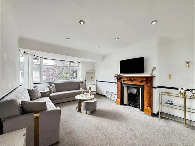 Westmere Drive, London, NW7, photo 1